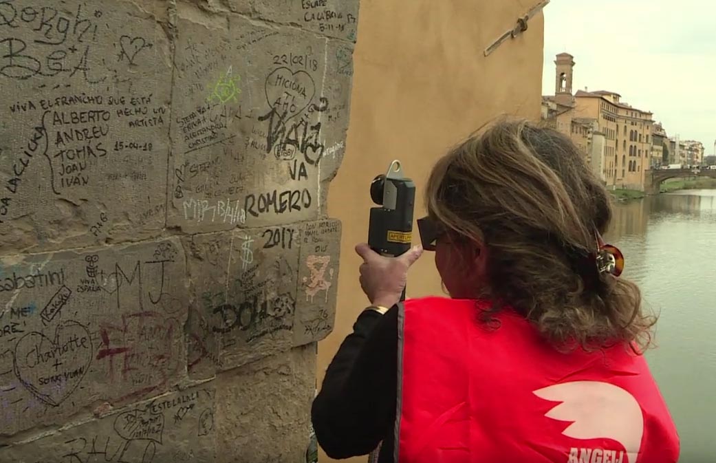 Graffiti-busting laser in Florence