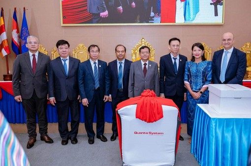 Quanta System celebrates 40 years of excellence by donating a urological laser in Cambodia